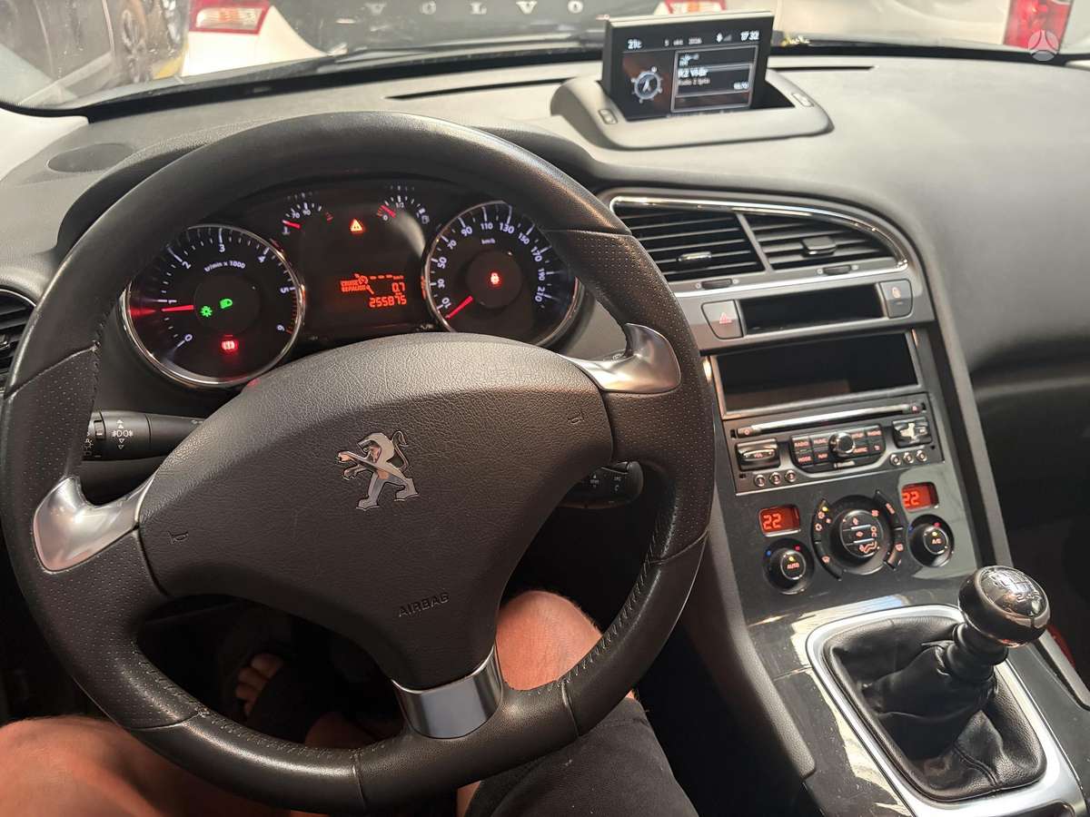 Peugeot 5008 2014 — фото 13