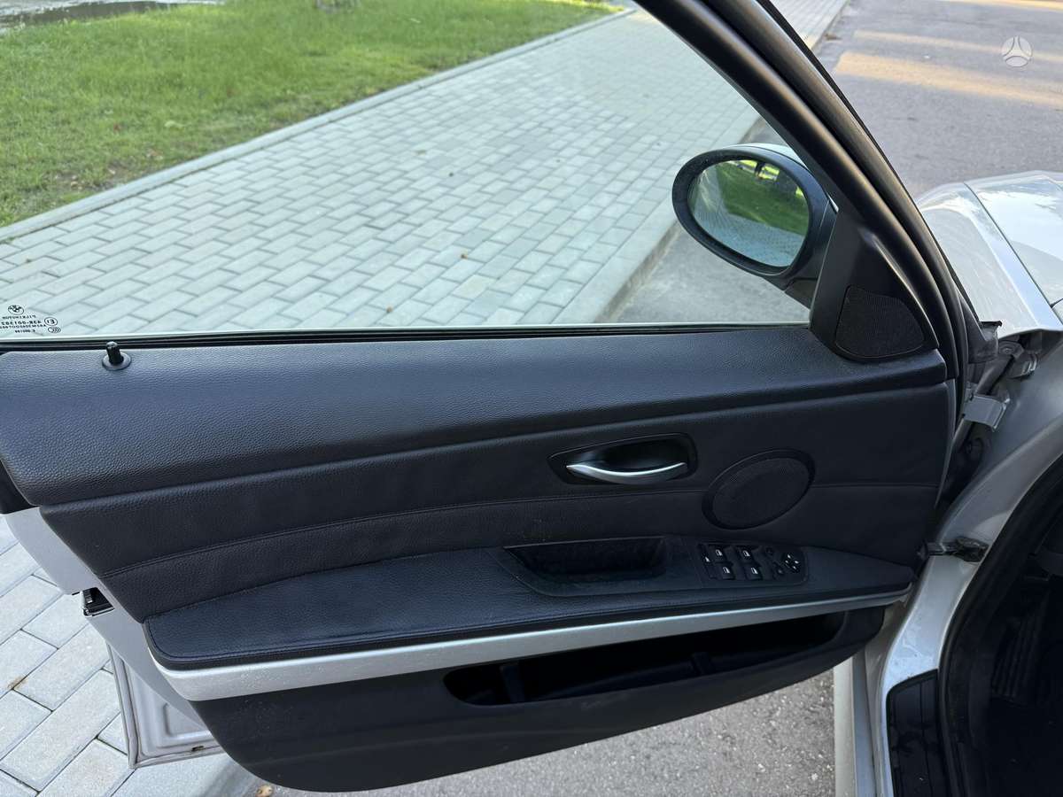 BMW 320 2006 — photo 12