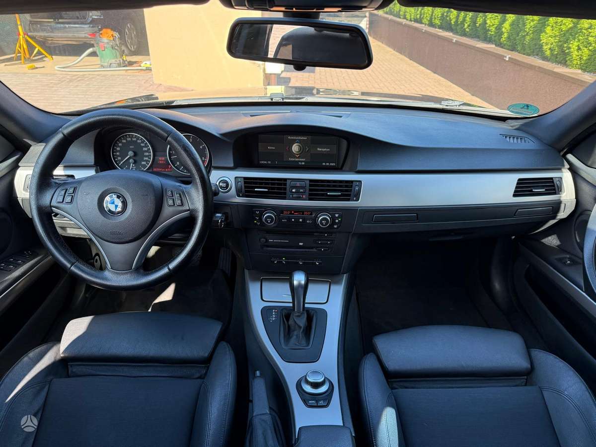 BMW 330 2007 — photo 11