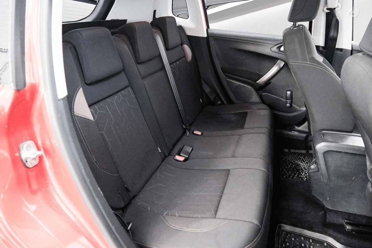 Peugeot 2008 2014 — photo 12