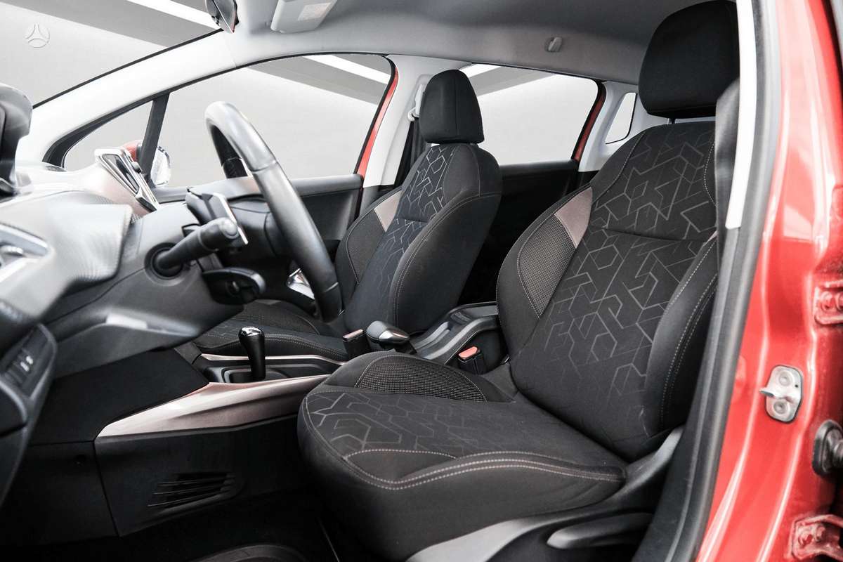 Peugeot 2008 2014 — photo 9