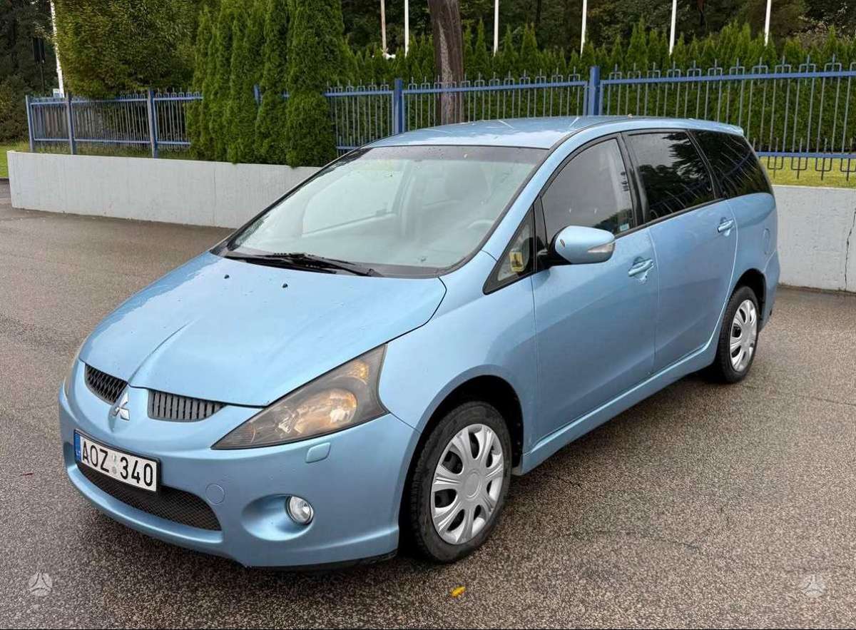 Mitsubishi Grandis 2007 — вигляд ззаду