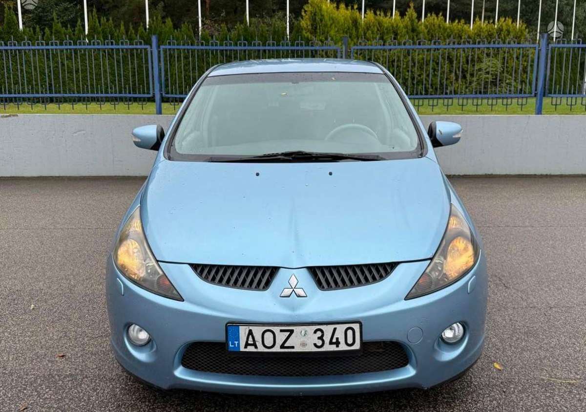 Mitsubishi Grandis 2007 — салон