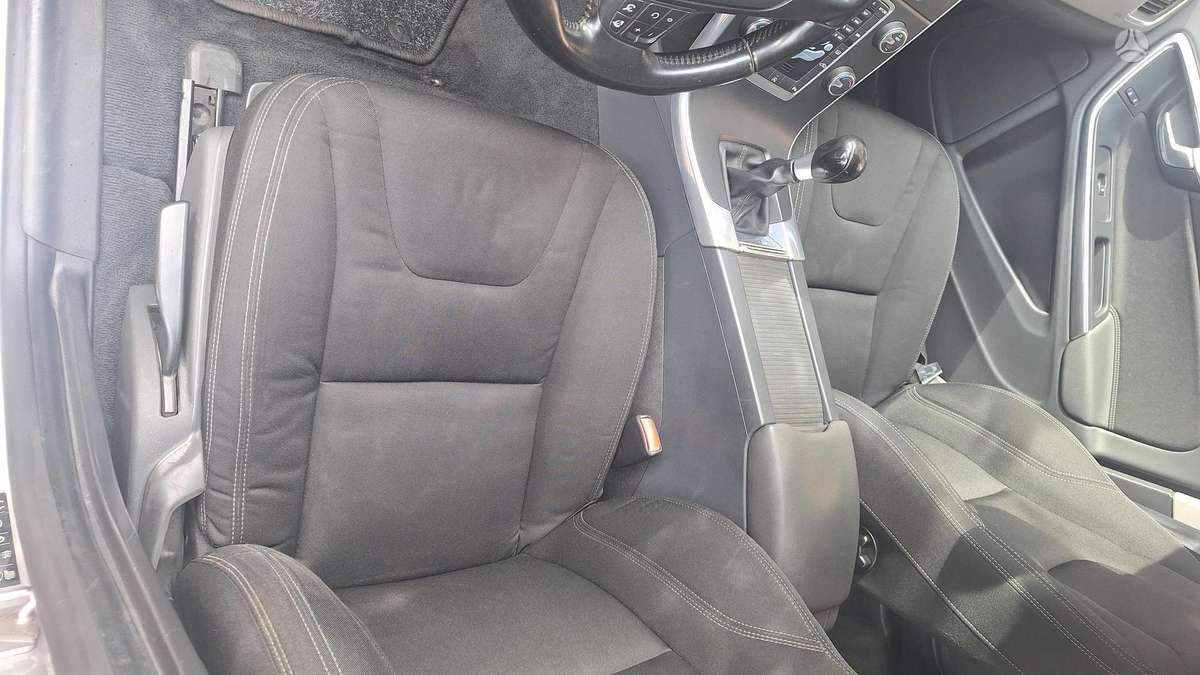 Volvo V60 2013 — двигун 1560 cm³, 114 HP (84kW)