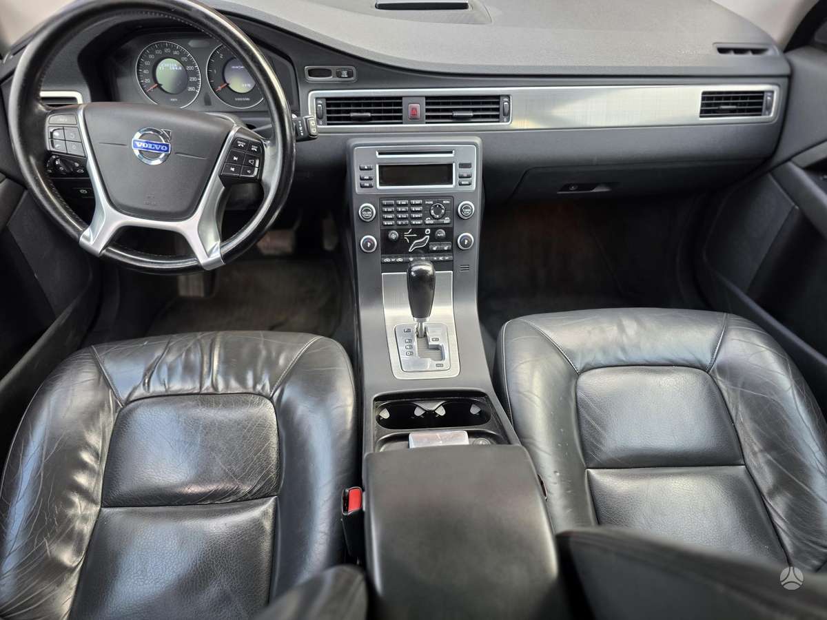 Volvo V70 2010 — photo 10
