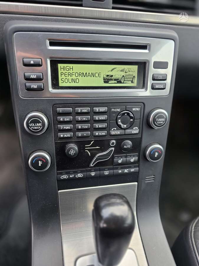 Volvo V70 2010 — photo 15