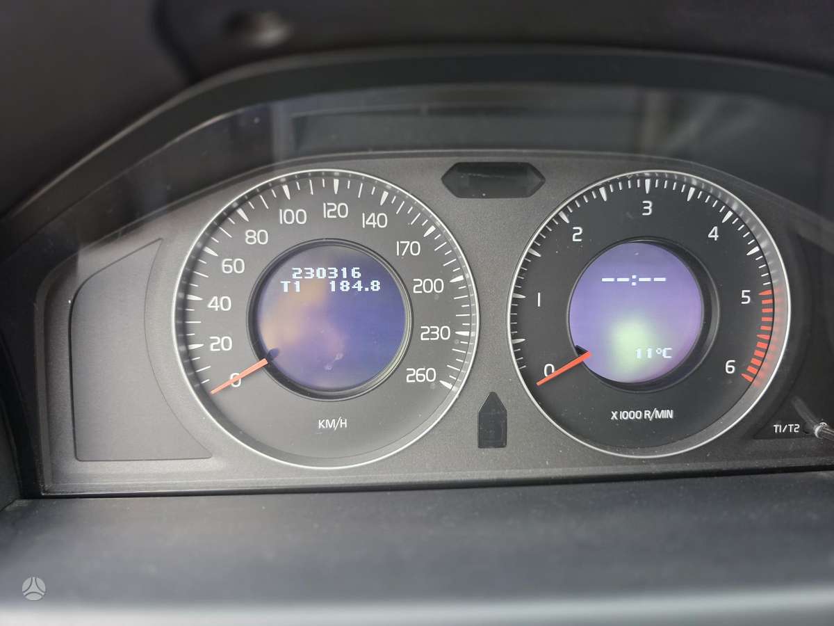 Volvo V70 2010 — photo 16