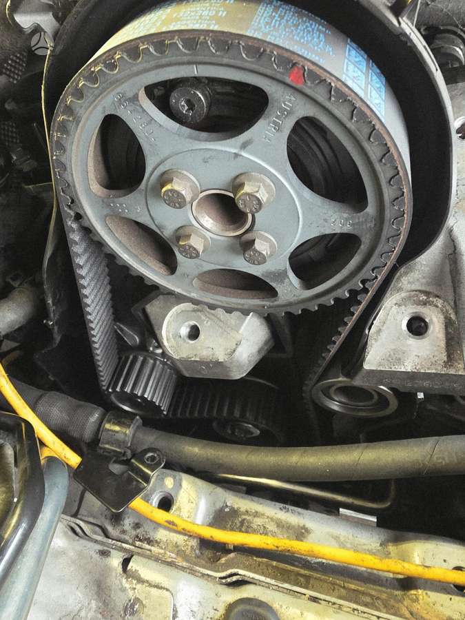 Volvo V70 2010 — photo 17