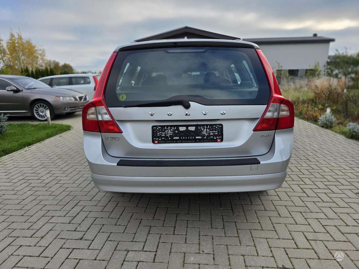 Volvo V70 2010 — engine 2400 cm³, 175 HP (129kW)