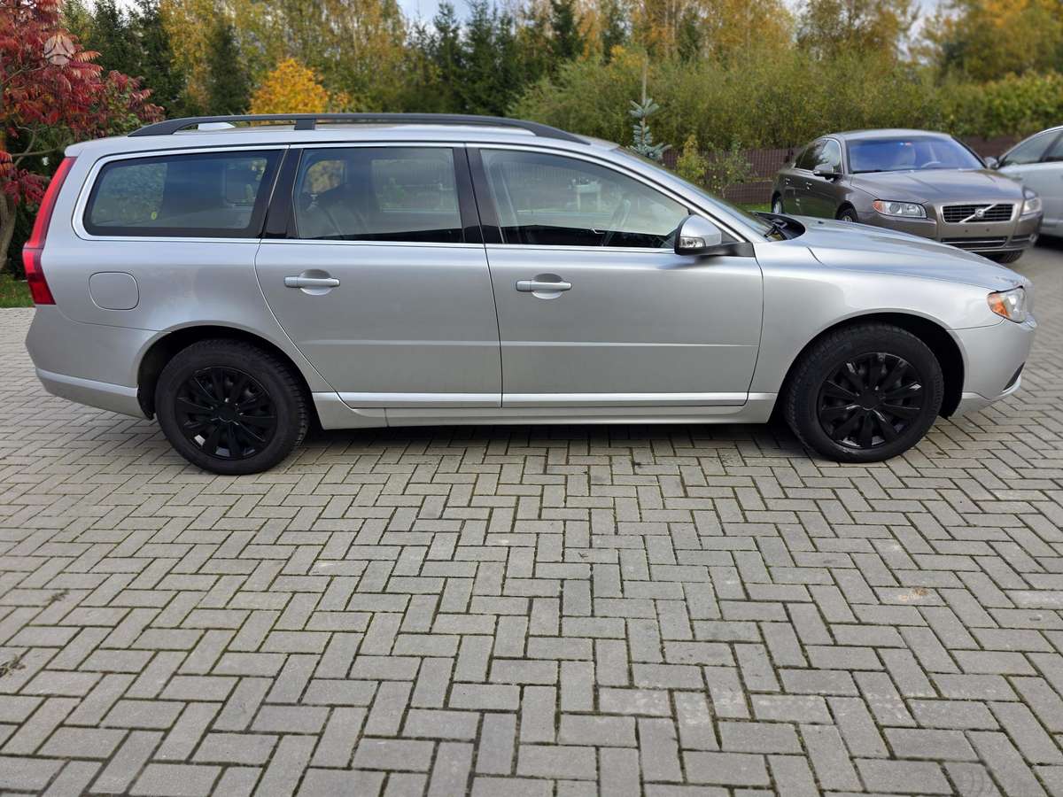Volvo V70 2010 — photo 6