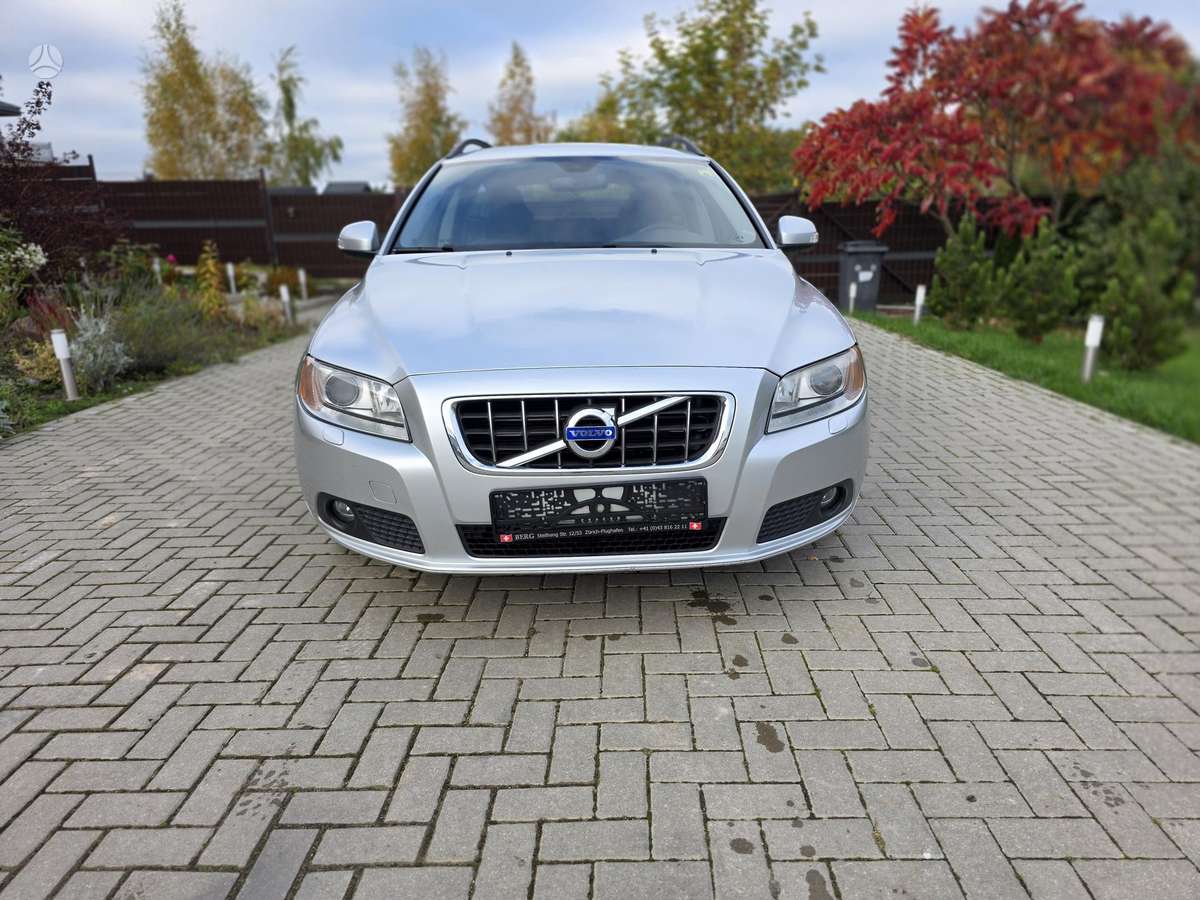 Volvo V70 2010 — photo 8