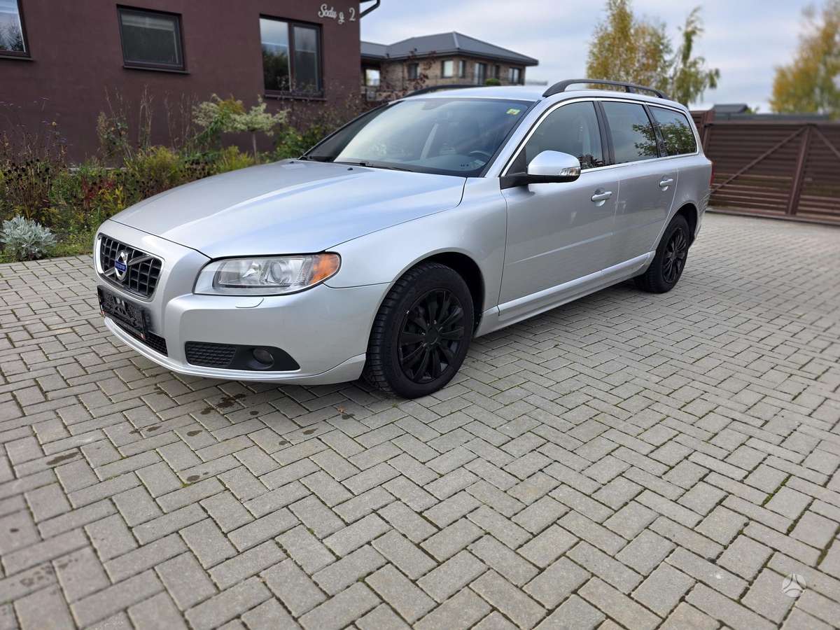 Volvo V70 2010 — photo 9