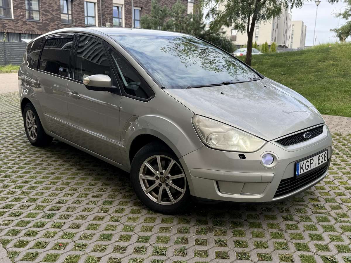 Ford S-MAX 2008 — rear view