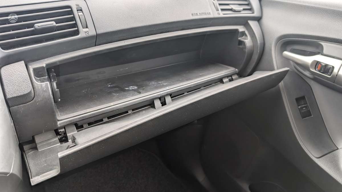 Toyota Verso 2011 — photo 12