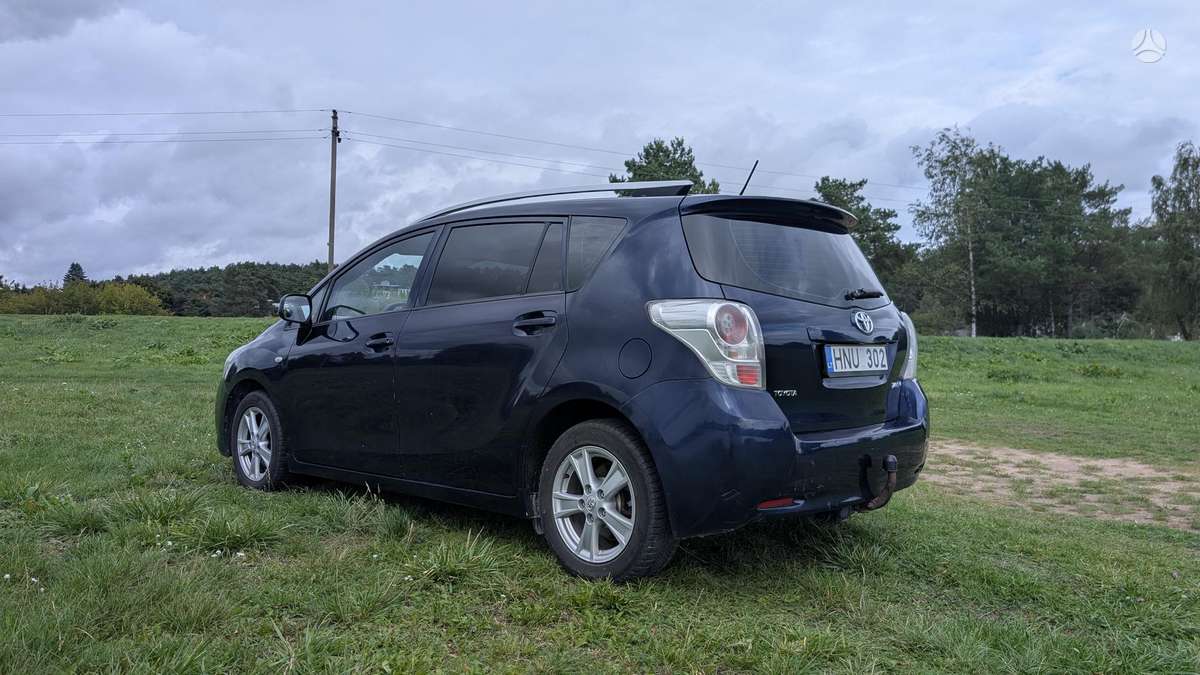 Toyota Verso 2011 — engine 2000 cm³, 126 HP (93kW)
