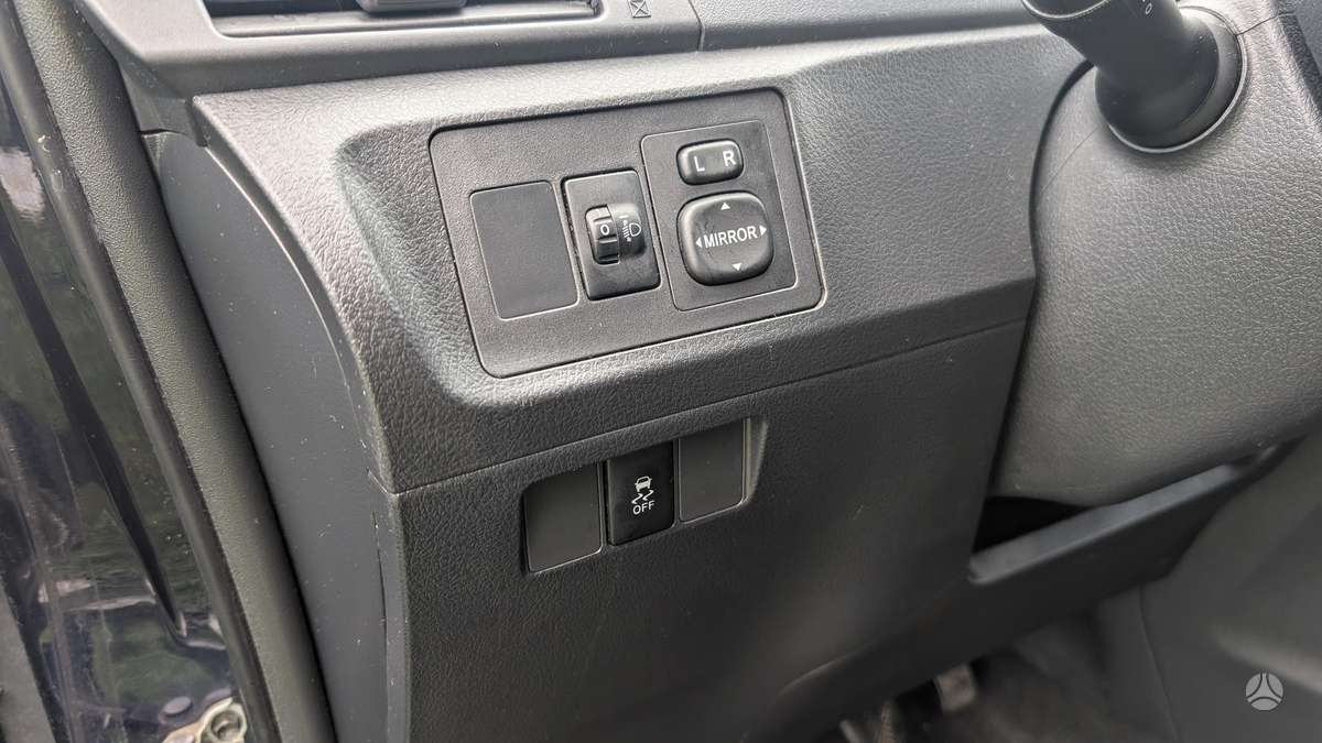 Toyota Verso 2011 — photo 9