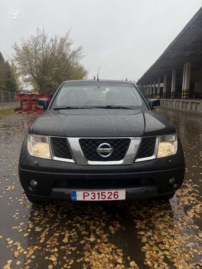 Nissan Navara 2007 — rear view