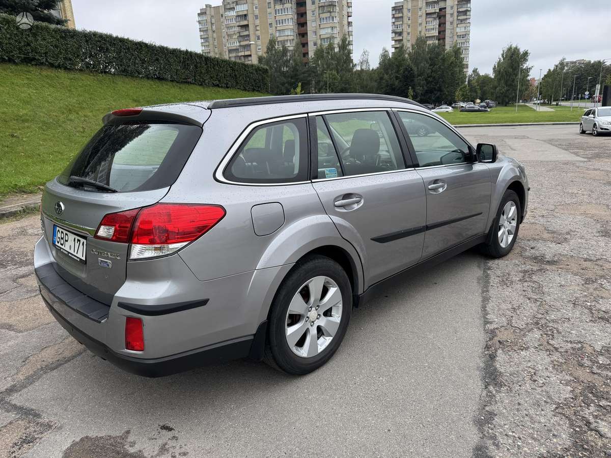 Subaru Outback 2012 — interior