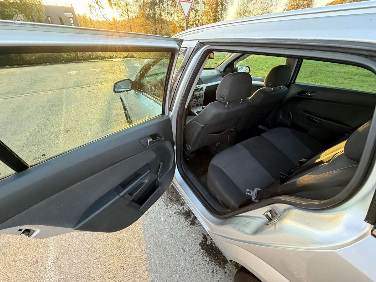 Opel Astra 2008 — photo 10