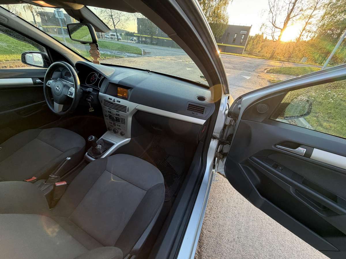 Opel Astra 2008 — photo 7