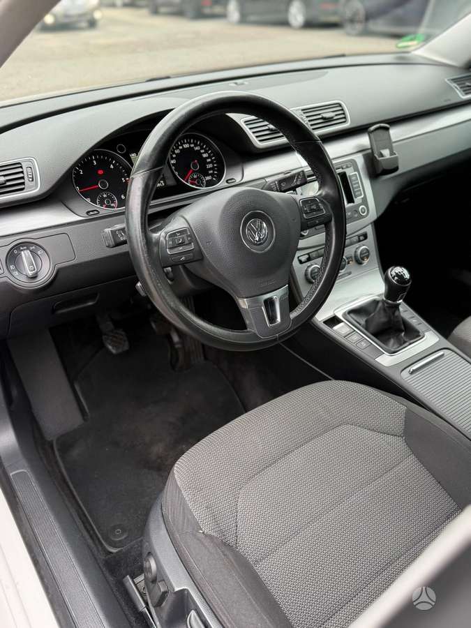 Volkswagen Passat 2014 — photo 17