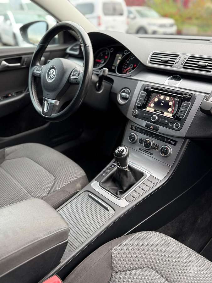 Volkswagen Passat 2014 — photo 18