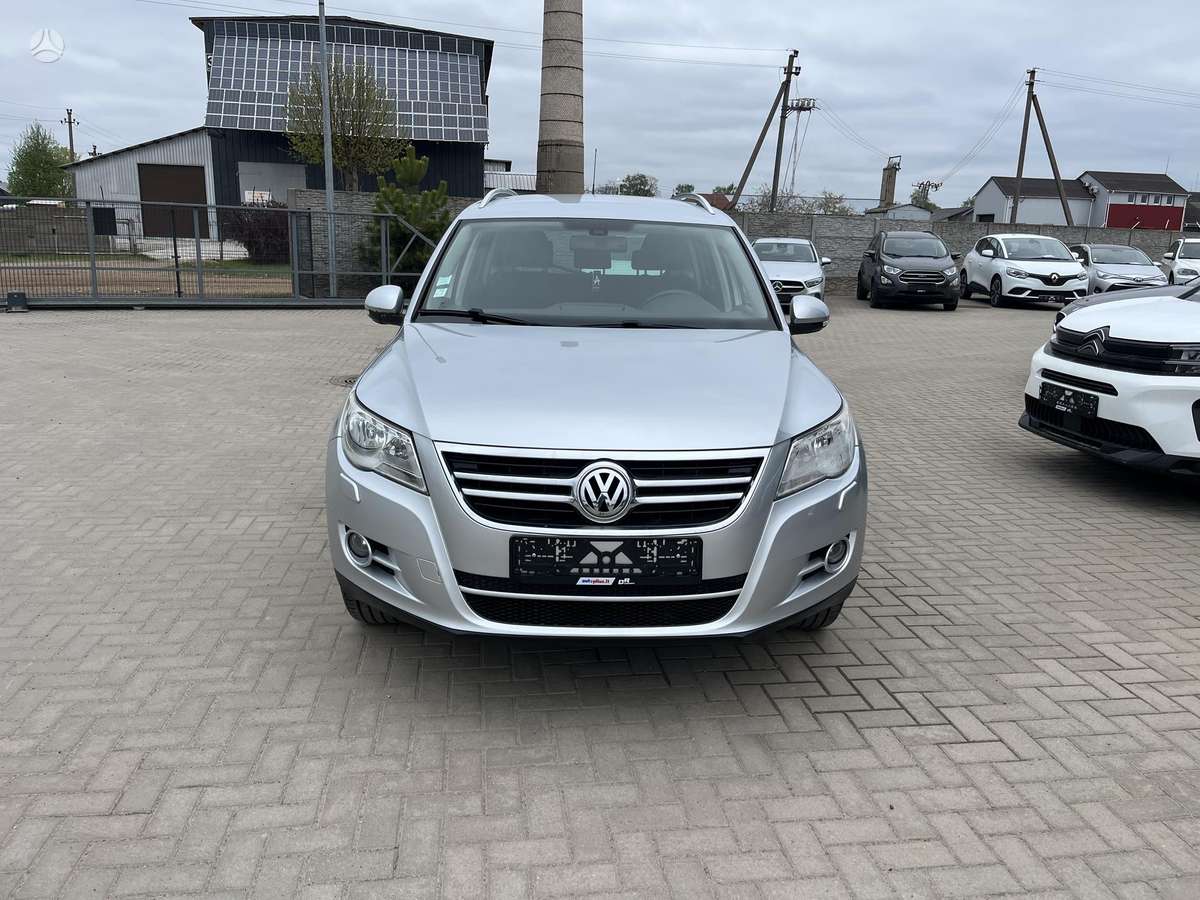 Volkswagen Tiguan 2008 — rear view