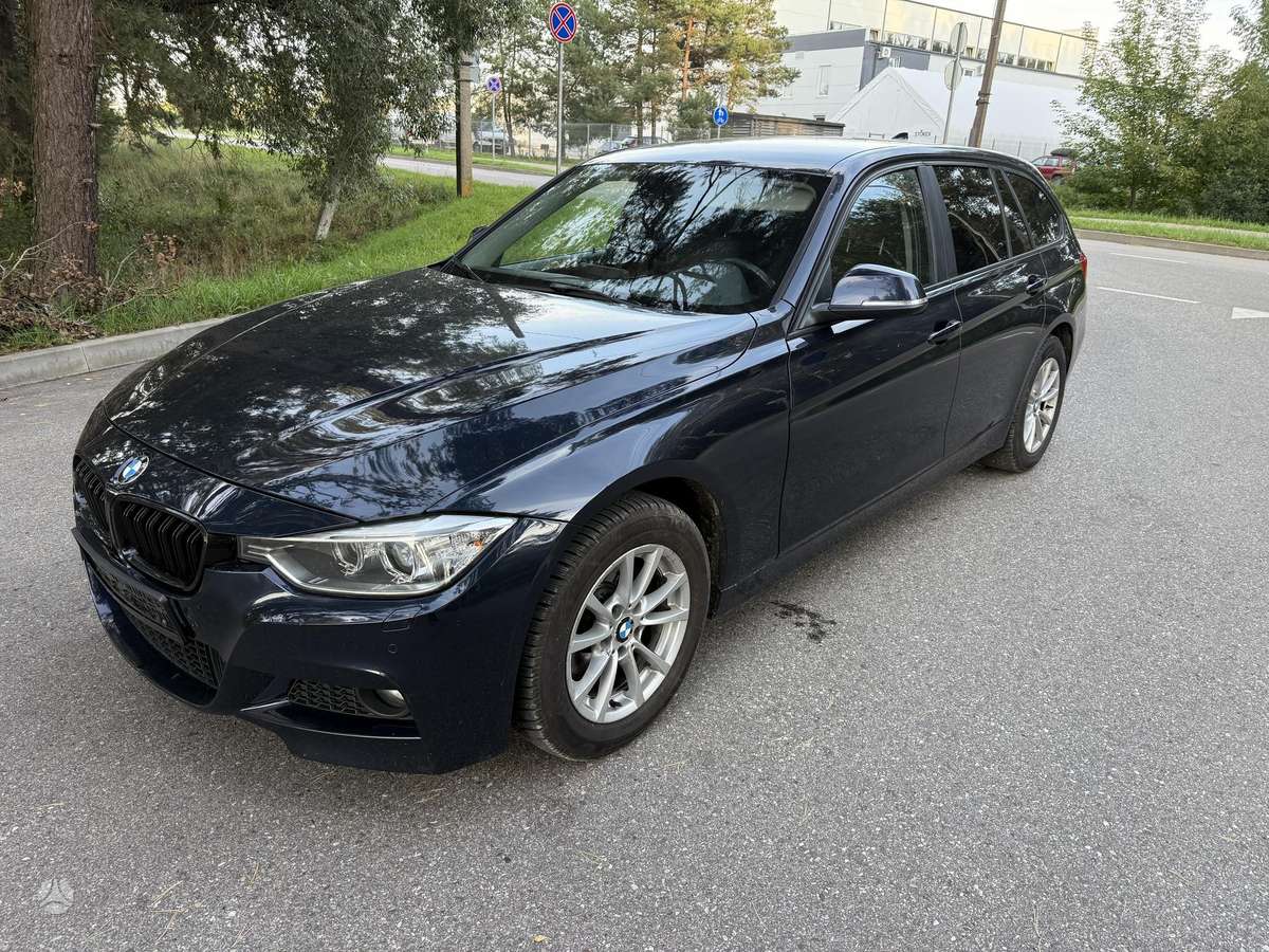 BMW 320 2013 — вигляд ззаду
