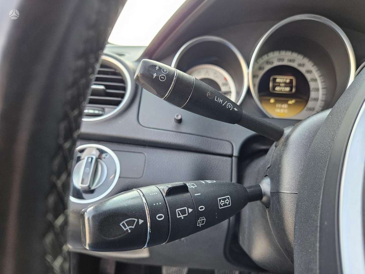 Mercedes-Benz C220 2011 — photo 11