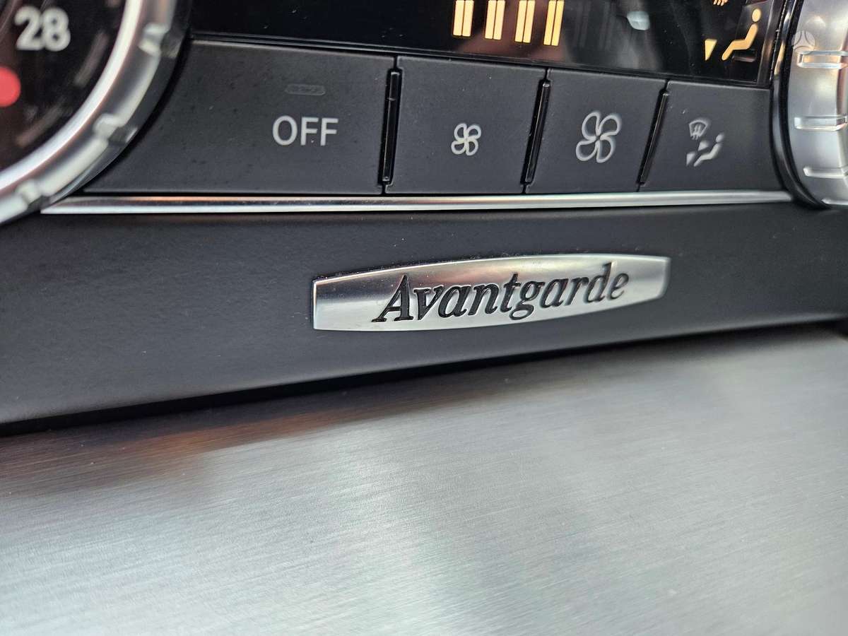 Mercedes-Benz C220 2011 — photo 12