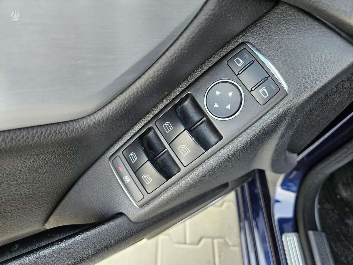 Mercedes-Benz C220 2011 — photo 13