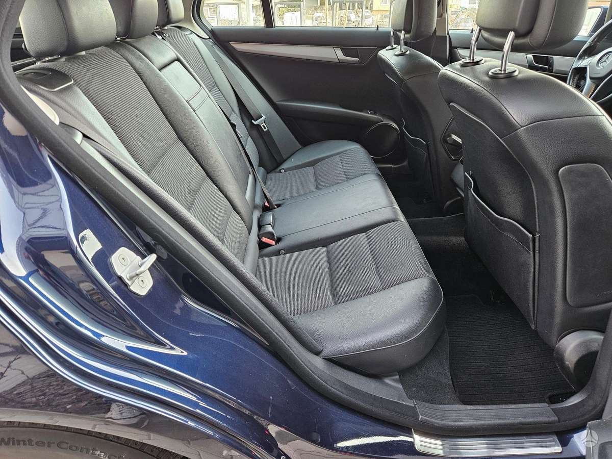 Mercedes-Benz C220 2011 — photo 14