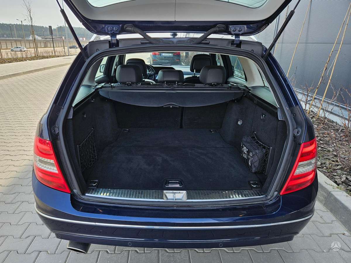 Mercedes-Benz C220 2011 — photo 15