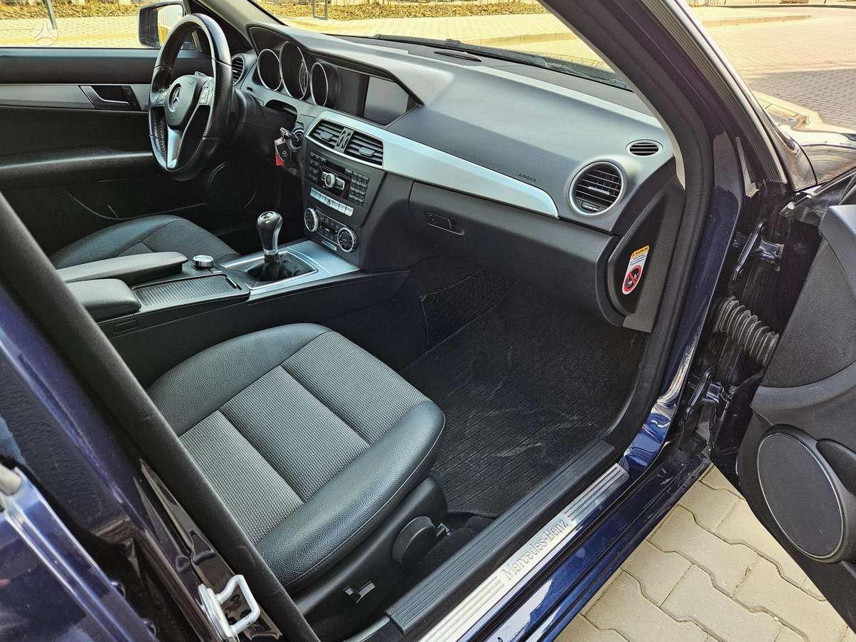Mercedes-Benz C220 2011 — photo 5