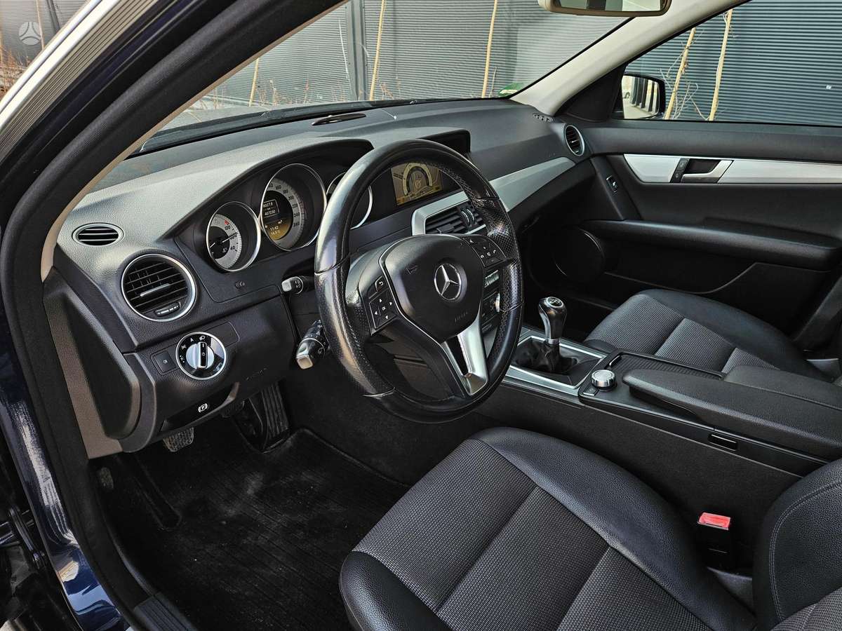 Mercedes-Benz C220 2011 — photo 6