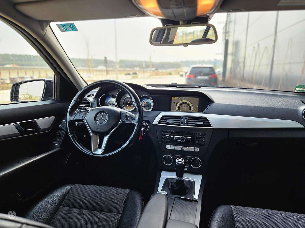 Mercedes-Benz C220 2011 — photo 7