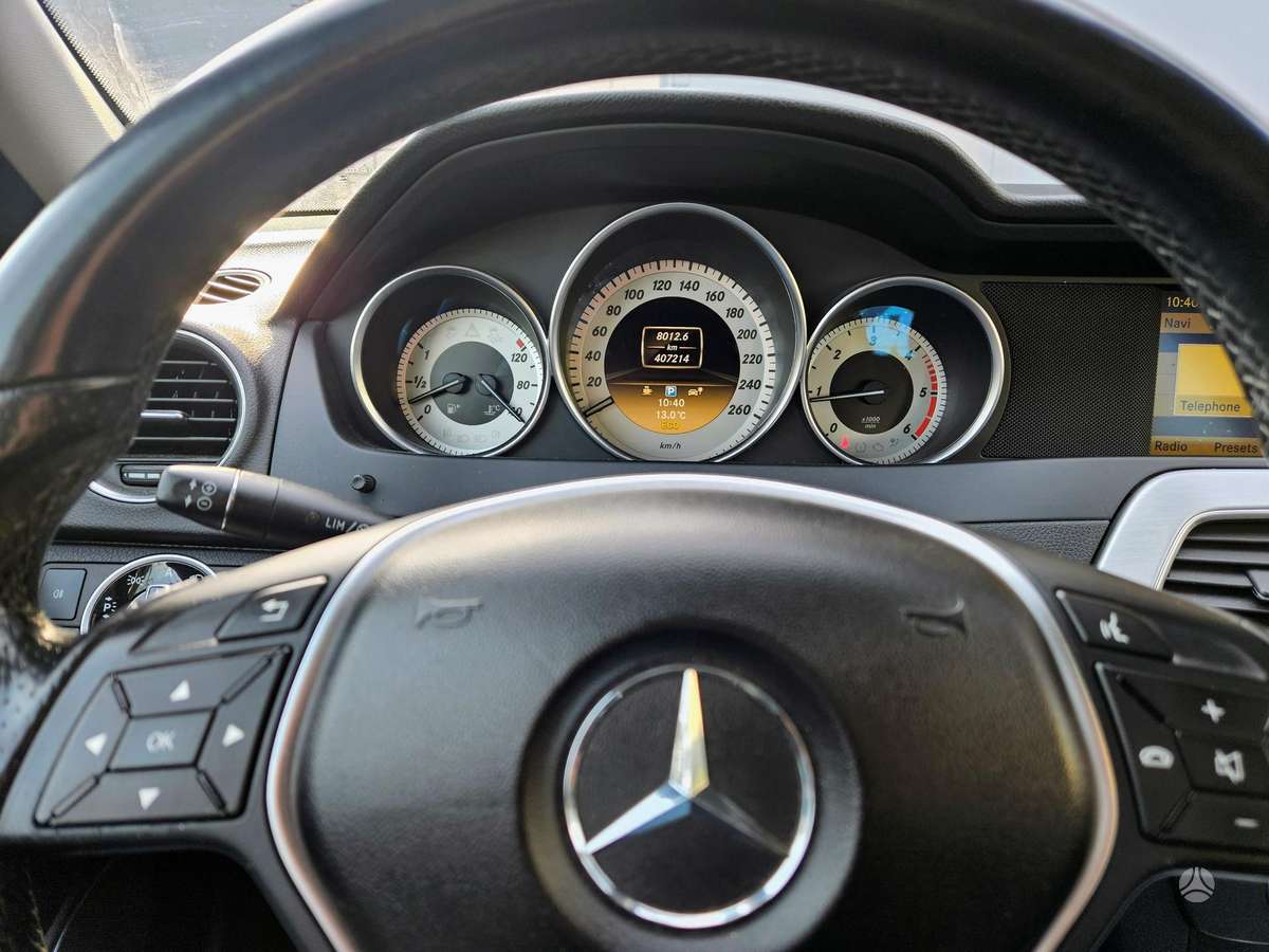 Mercedes-Benz C220 2011 — photo 8