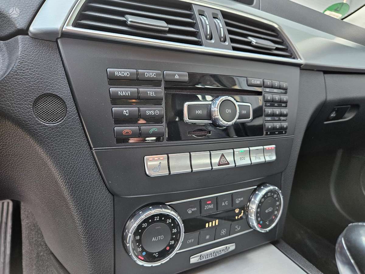 Mercedes-Benz C220 2011 — photo 9