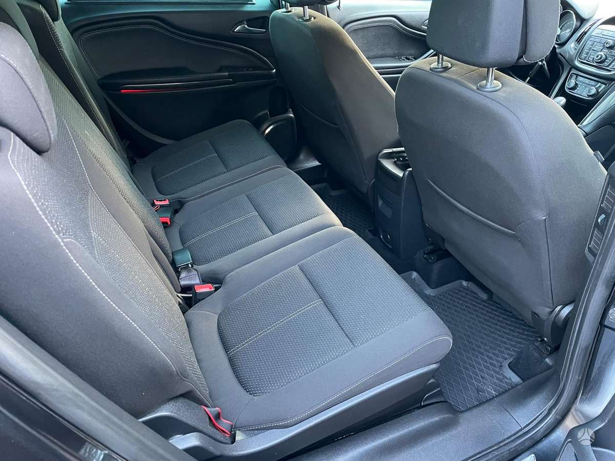 Opel Zafira 2012 — photo 12
