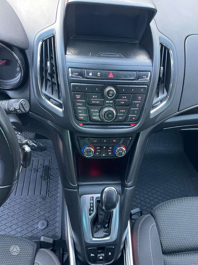 Opel Zafira 2012 — photo 22