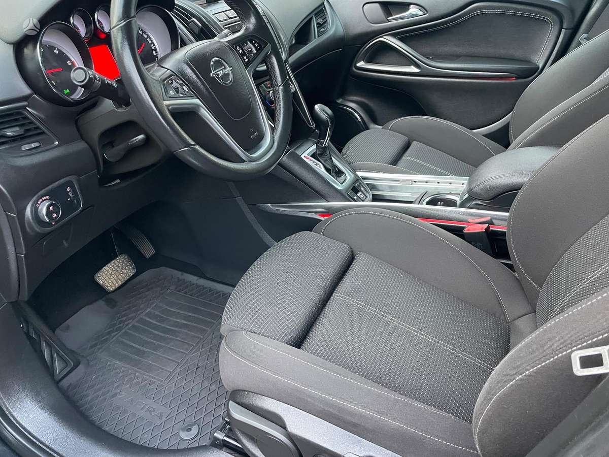 Opel Zafira 2012 — photo 23