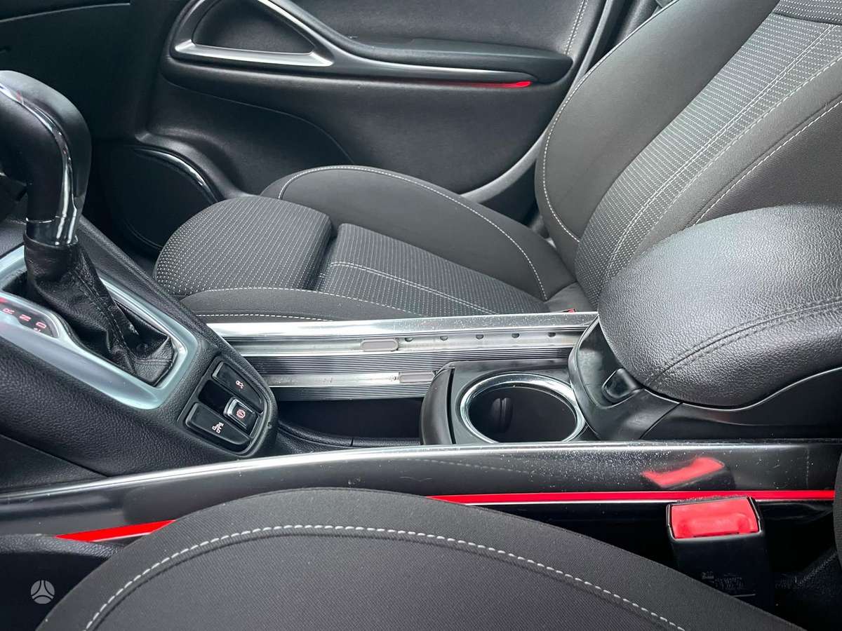 Opel Zafira 2012 — photo 24