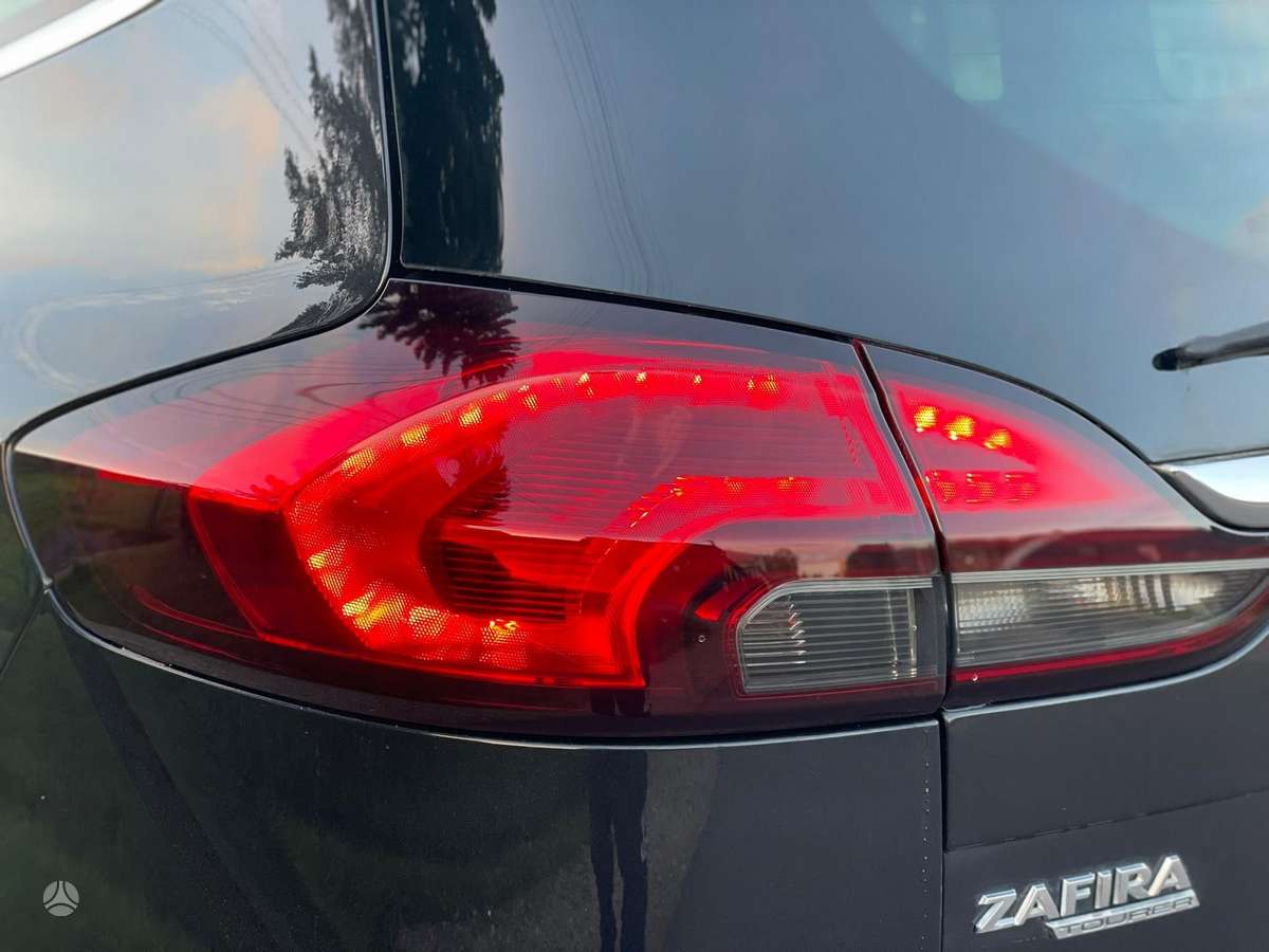 Opel Zafira 2012 — photo 36