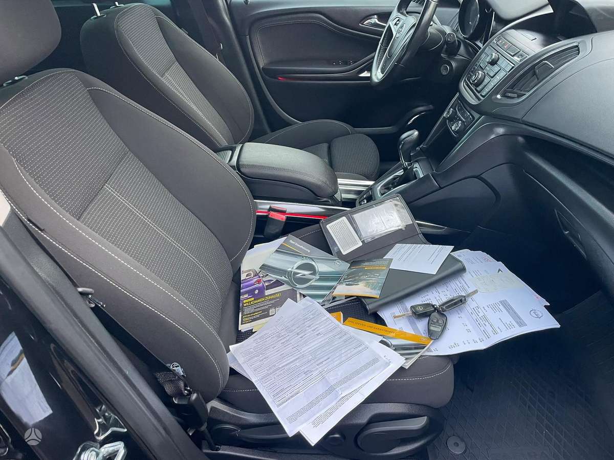 Opel Zafira 2012 — photo 6
