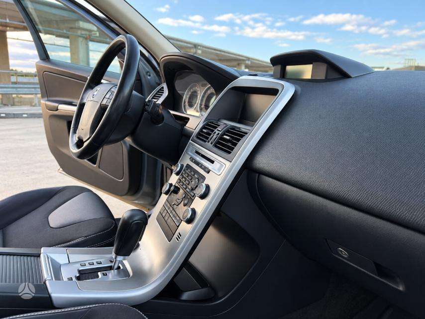 Volvo XC60 2009 — photo 19
