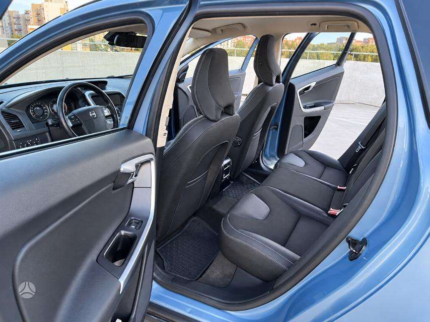 Volvo XC60 2009 — photo 24