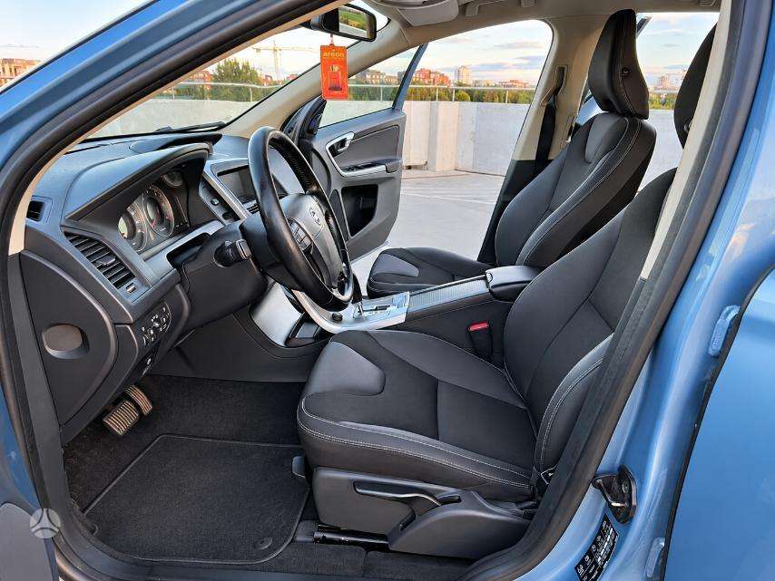 Volvo XC60 2009 — photo 25
