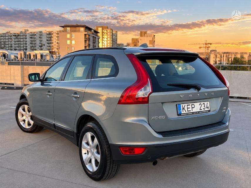 Volvo XC60 2009 — interior