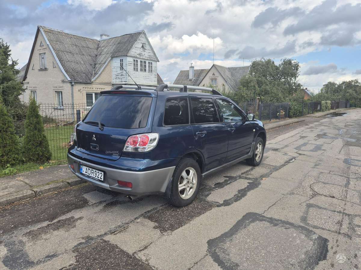 Mitsubishi Outlander 2005 — rear view