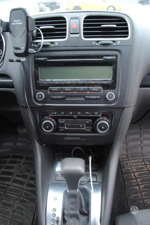 Volkswagen Golf 2010 — photo 17